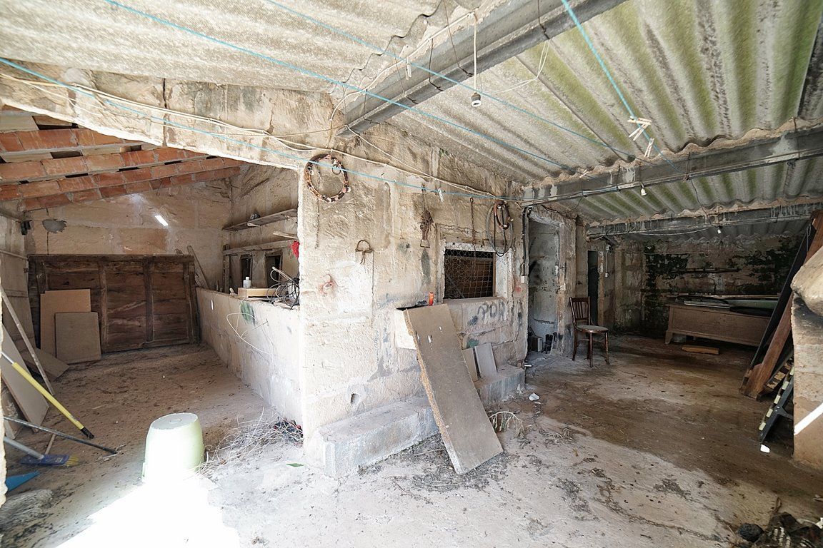 Casa de pueblo en Es Llombards con jardín y gran potencial