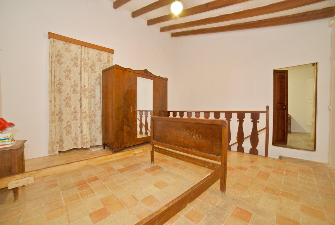 Casa de pueblo con patio y 6 dormitorios en Ses Salines