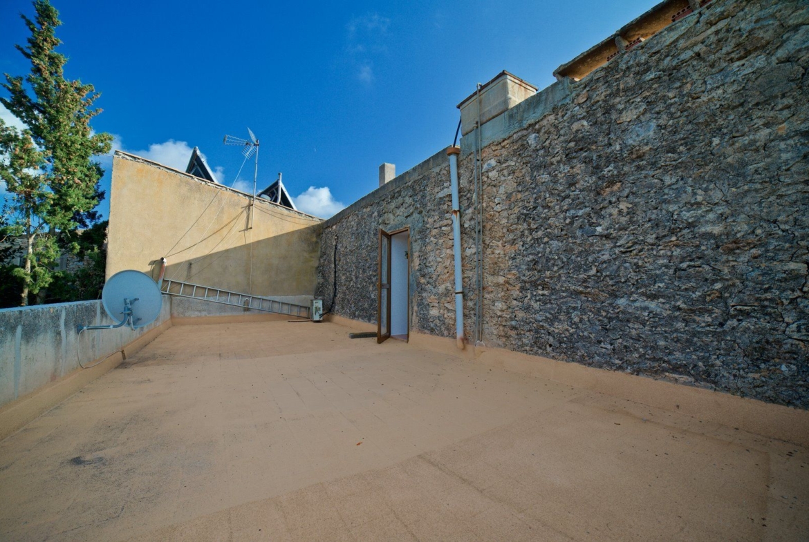 Charming House with Large Garden for Rent in Ses Salines