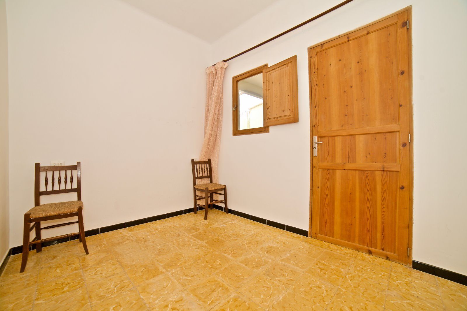 26-Villasyfincasmallorca-3.jpg Dorfhaus zur Miete in Ses Salines mit Innenhof