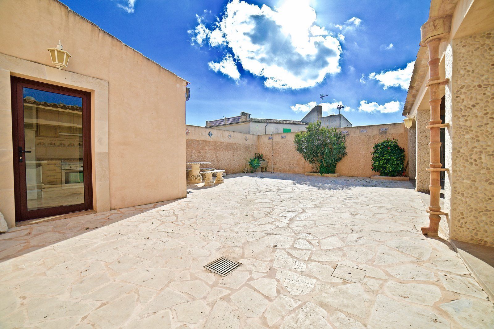 26-Villasyfincasmallorca-4.jpg Casa de pueblo renovada en alquiler en Es Llombards, Santanyí