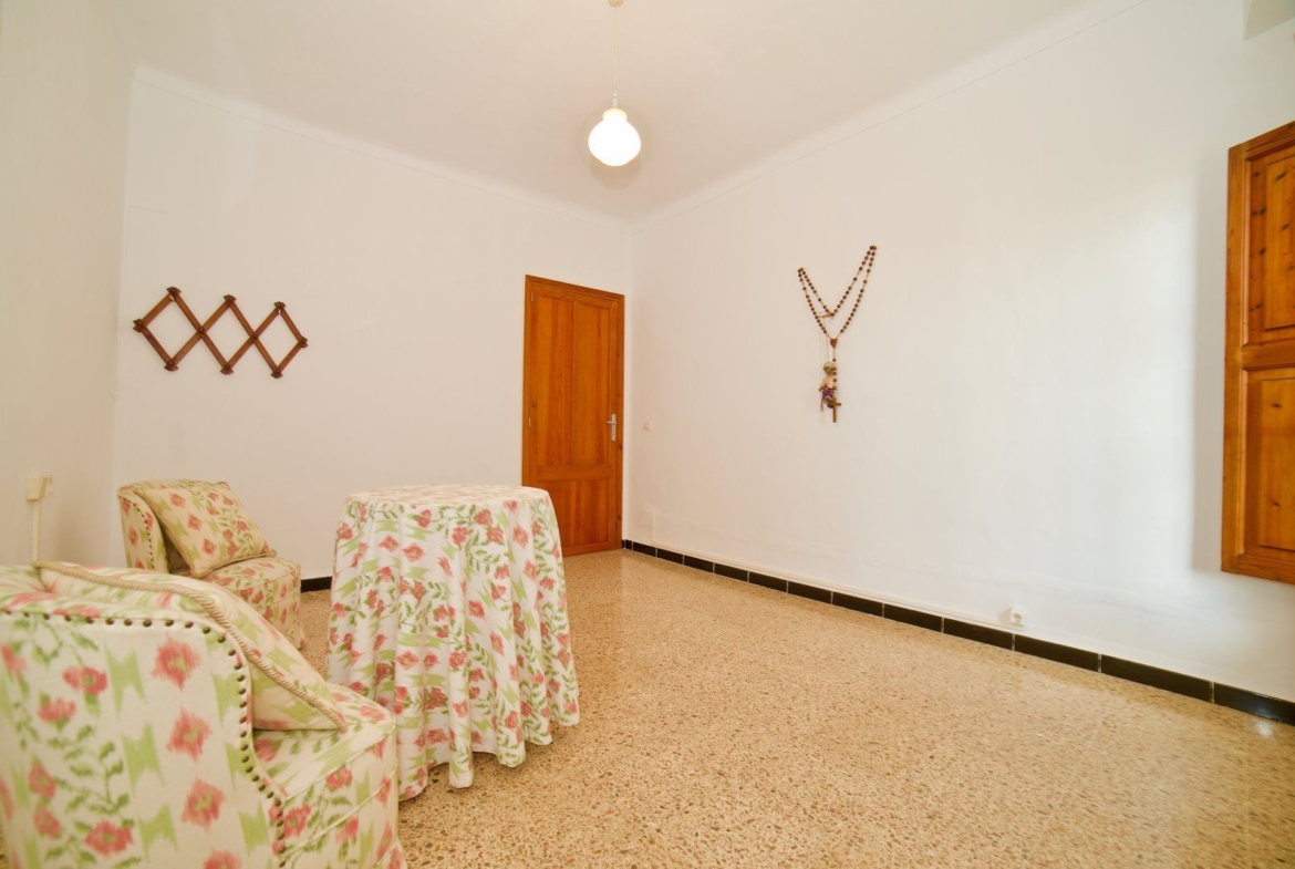 Furnished Apartment with Terrace & Mountain Views for Rent in Montuïri