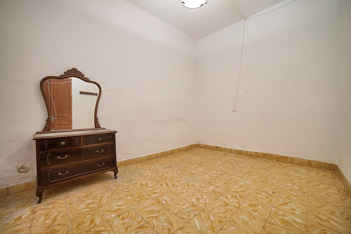 Casa de pueblo en Es Llombards con jardín y gran potencial