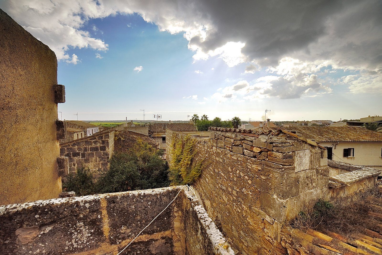 27-villasyfincasmallorca.jpg Casa de pueblo con jardín en Ses Salines, 3 dormitorios
