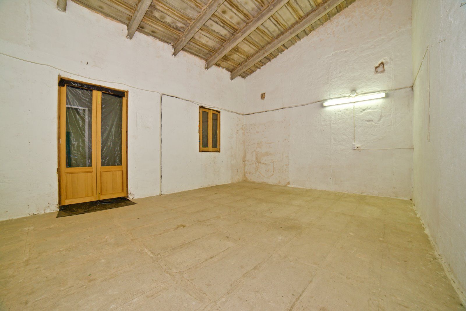 Village House for Rent in Campos with Courtyard and Terrace