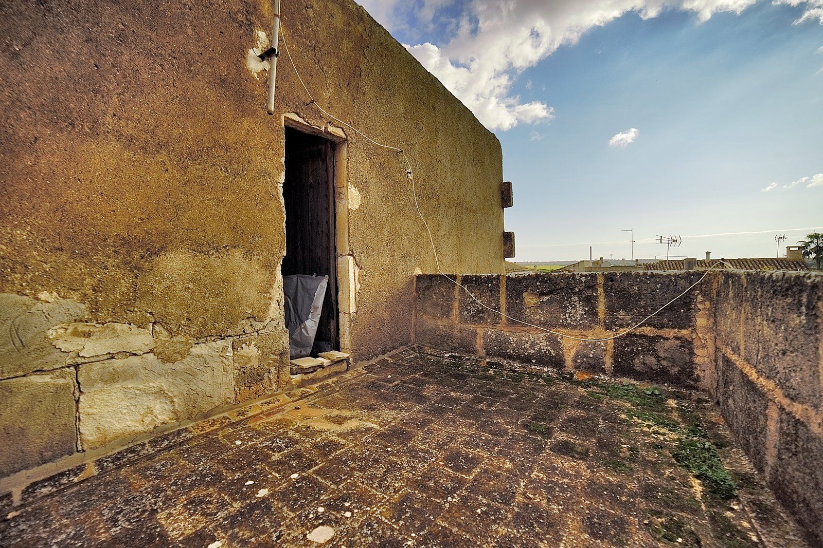 28-villasyfincasmallorca.jpg Casa de pueblo con jardín en Ses Salines, 3 dormitorios
