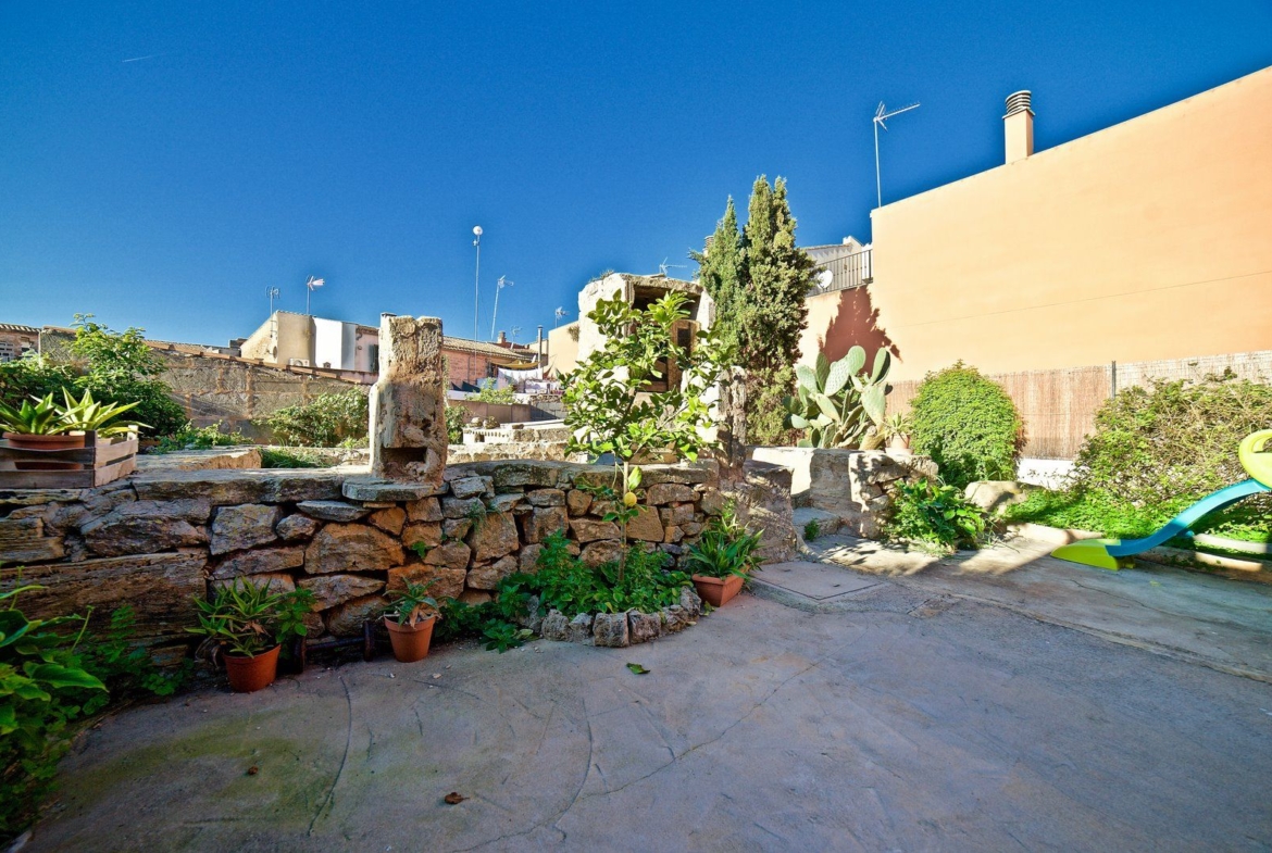 Casa de pueblo con jardín y garaje en Ses Salines