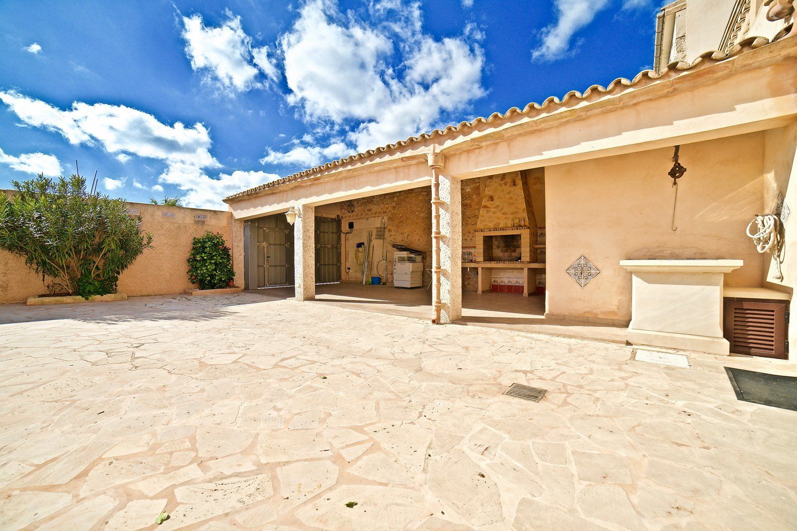 29-Villasyfincasmallorca.jpg Casa de pueblo renovada en alquiler en Es Llombards, Santanyí