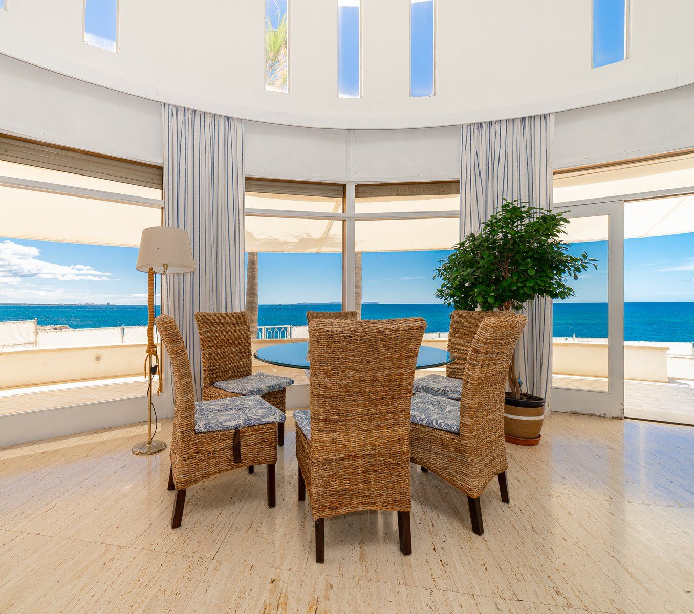 3-1031-Villasyfincasmallorca.jpg Villa en primera línea de mar en Sa Rápita, Campos