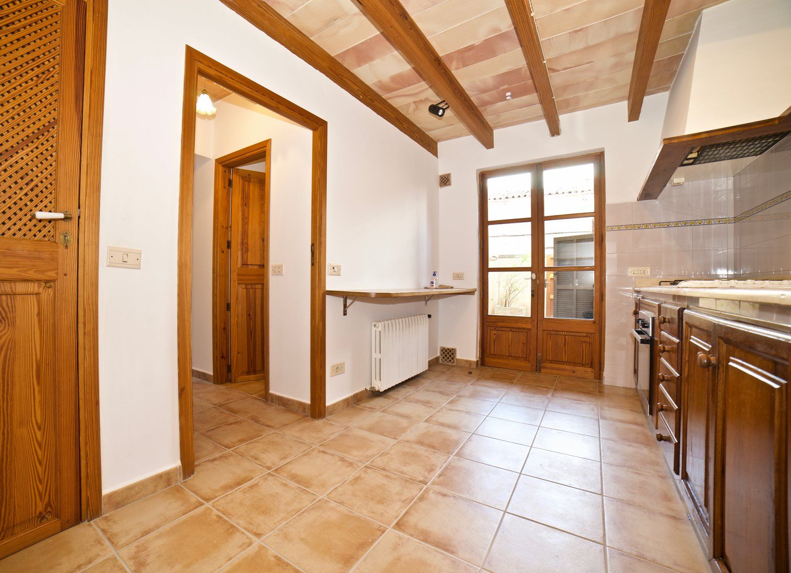 3-1161-Villasyfincasmallorca.jpg Spacious Village House for Rent with Patio in Es Llombards