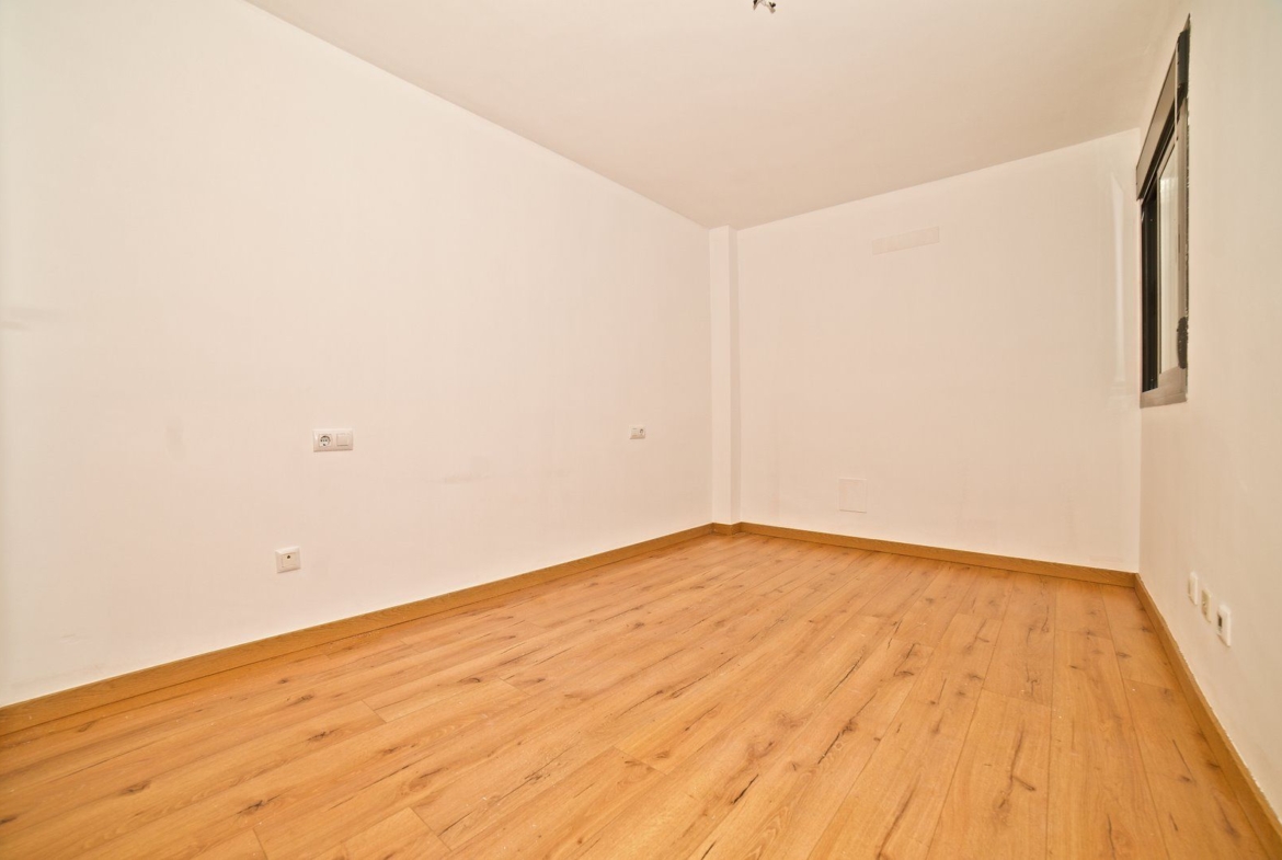Unmöblierte 3-Zimmer-Wohnung zur Miete mit Aufzug im Zentrum von Campos