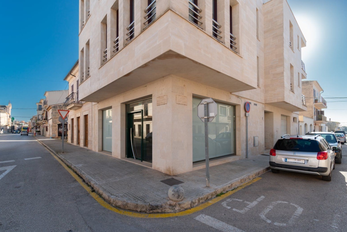 Corner Commercial Space for Rent in Central Ses Salines