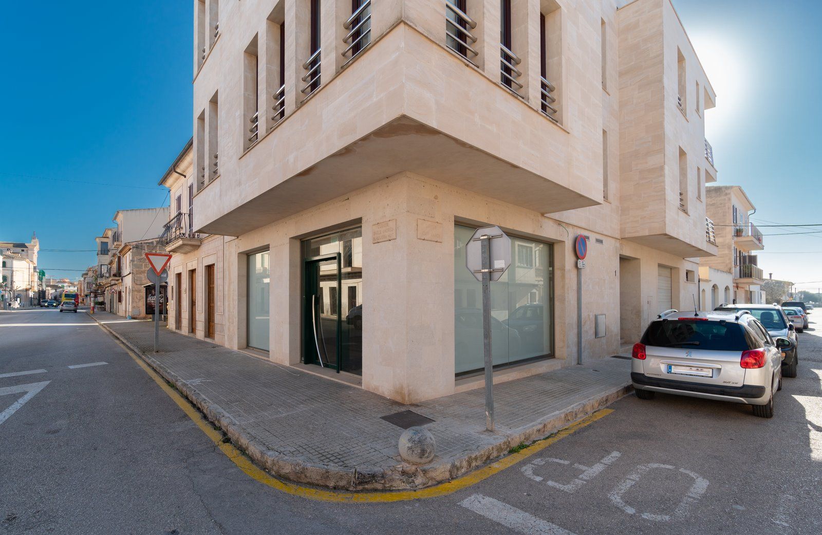 3-1242-Villasyfincasmallorca.jpg Corner Commercial Space for Rent in Central Ses Salines