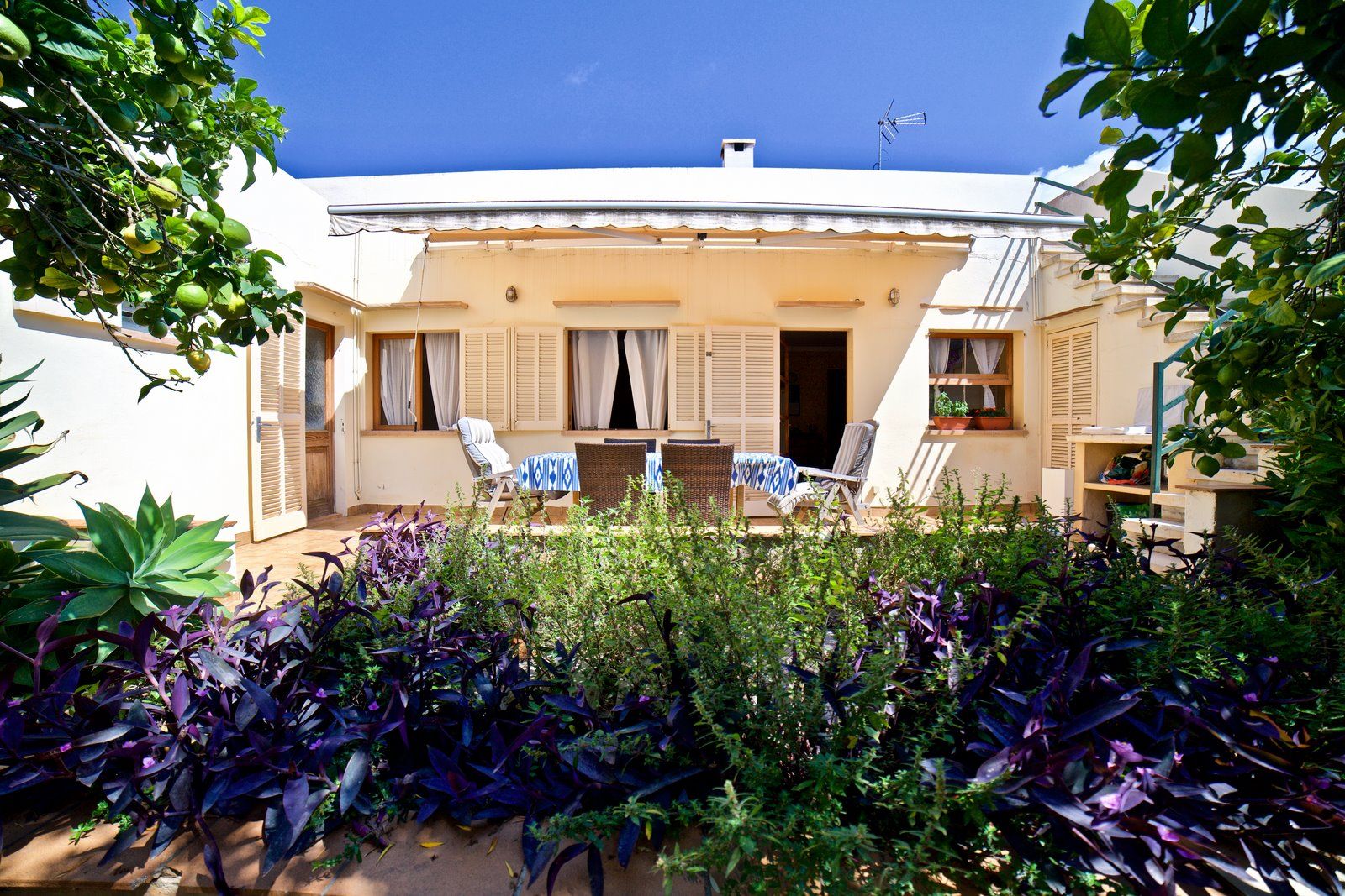 3-2005-Villasyfincasmallorca.jpg Haus mit Garten & Kamin zum Kauf in s’Estanyol, Mallorca