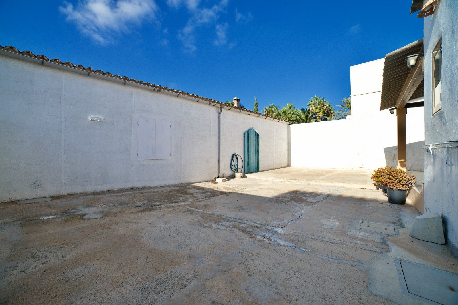 3-2006-Villasyfincasmallorca.jpeg Charmantes Stadthaus zur Miete in Ses Salines mit Meerblick und Terrasse