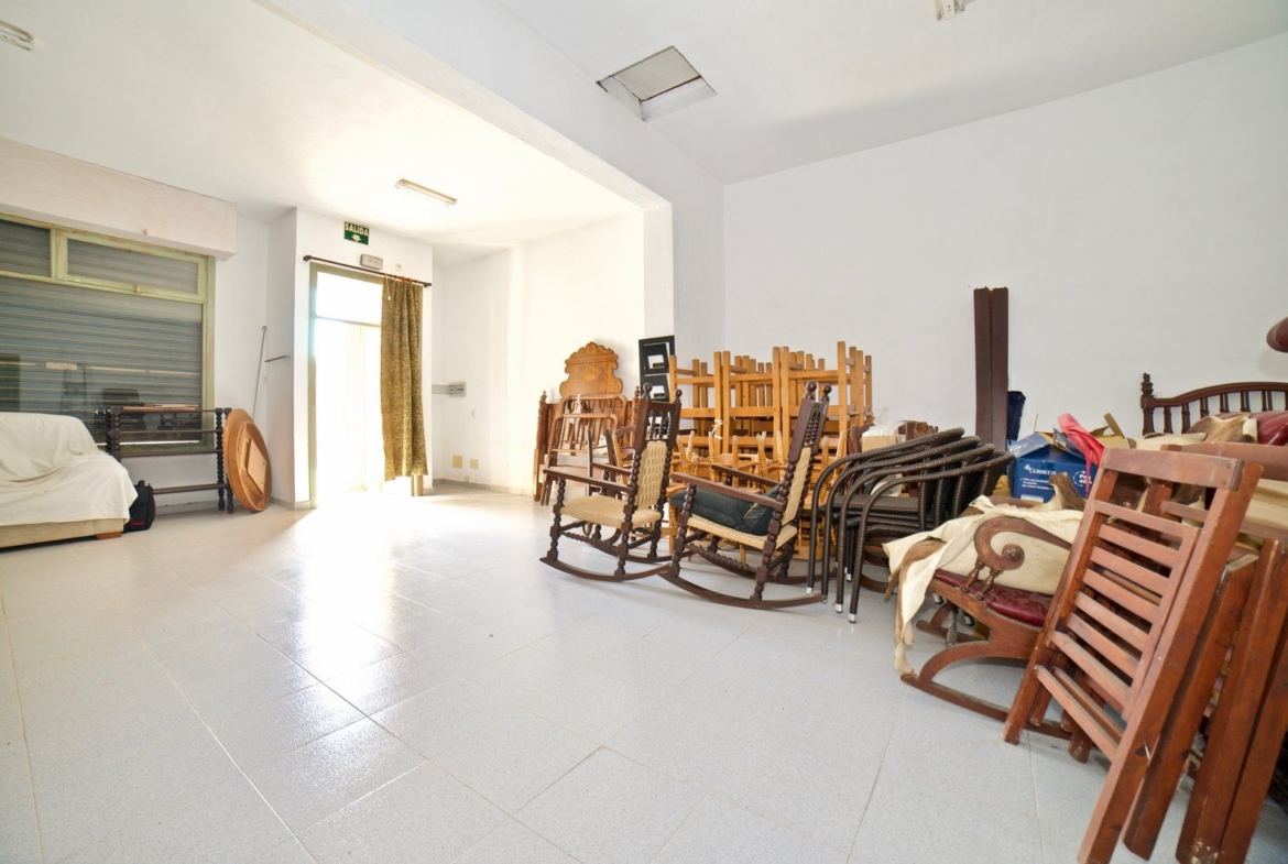 Commercial Space for Rent in Ses Salines, 122 m²