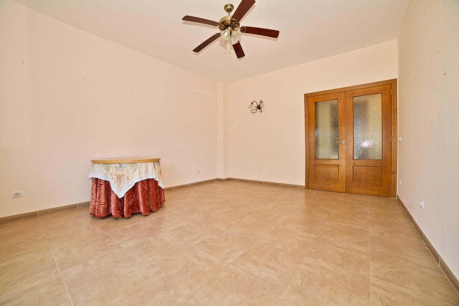 Planta baja con terraza, parking y trastero en Campos