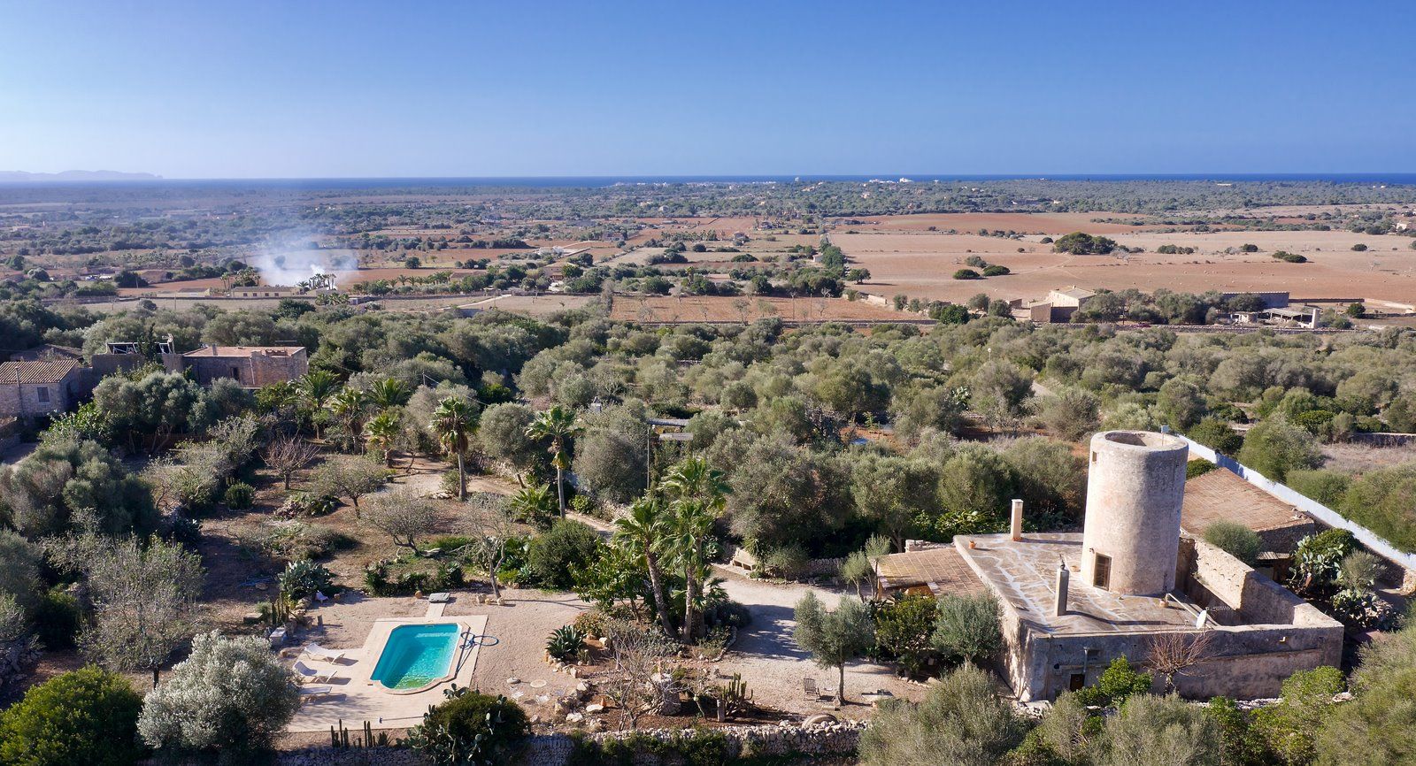 3-2032-Villasyfincasmallorca.jpeg Molino rehabilitado con jardín, piscina y casa de invitados en Ses Salines