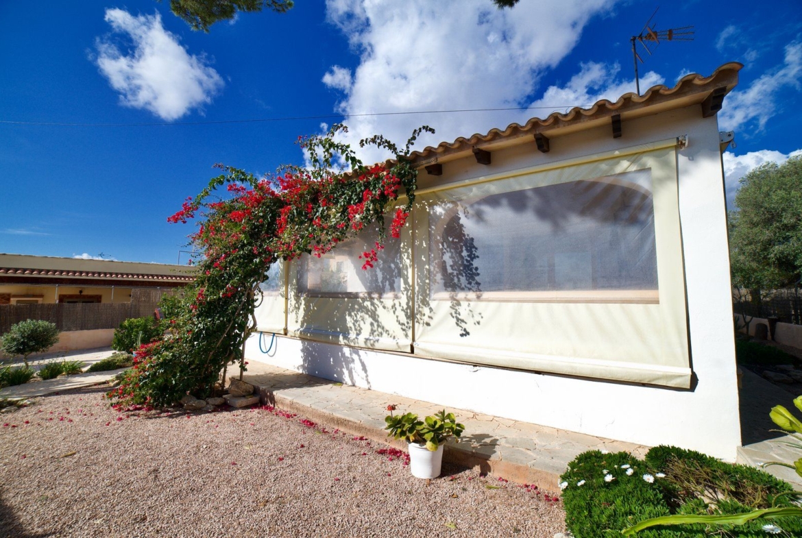 Chalet amueblado en alquiler cerca de Cala Santanyí con jardín