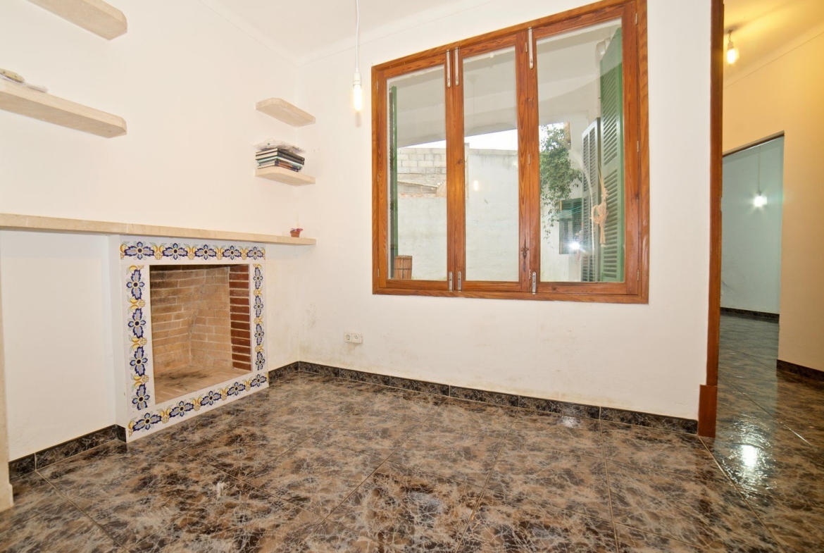 Renoviertes Stadthaus zur Miete in Ses Salines: 150 m² mit Patio