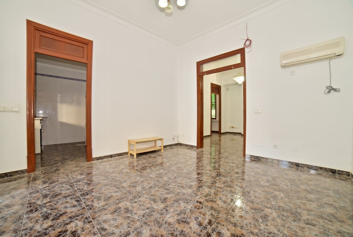 Renoviertes Stadthaus zur Miete in Ses Salines: 150 m² mit Patio