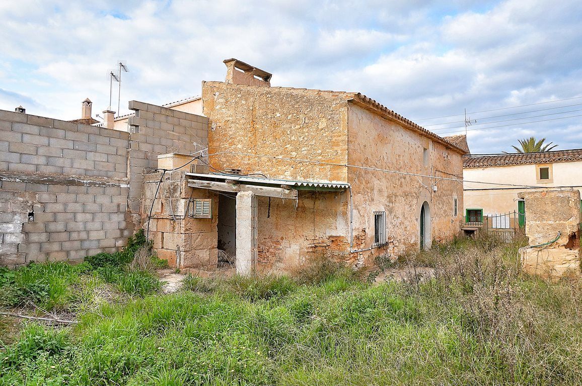 Casa de pueblo centenaria con jardín en Ses Salines
