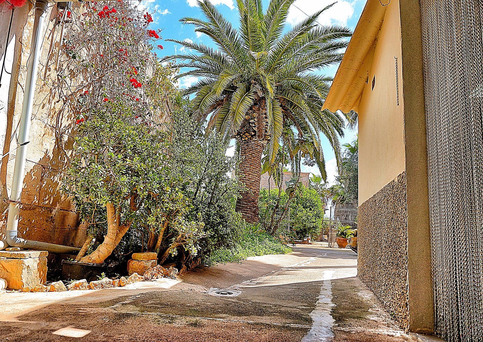 3-Villasyfincasmallorca-2.jpg Casa de pueblo en alquiler en Es Llombards con patio y chimenea