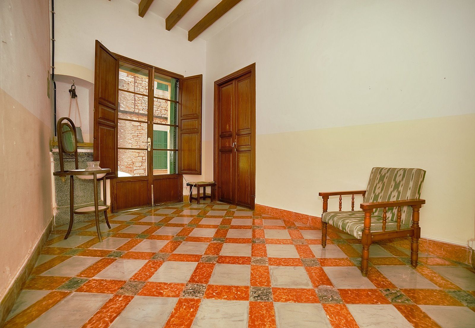 Stadthaus-Miete in Santanyí mit Innenhof und Terrassen