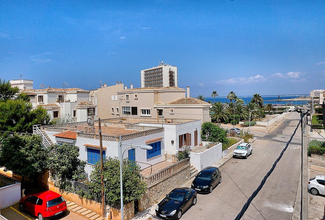 Apartamento con terraza y vistas al mar en Colonia de Sant Jordi