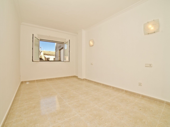 Piso en venta en Campos con gran terraza y 3 habitaciones