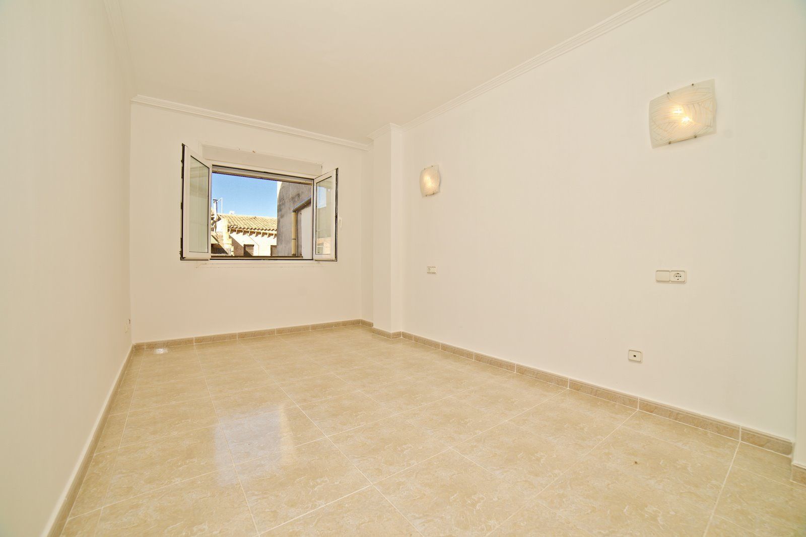 Piso en venta en Campos con gran terraza y 3 habitaciones