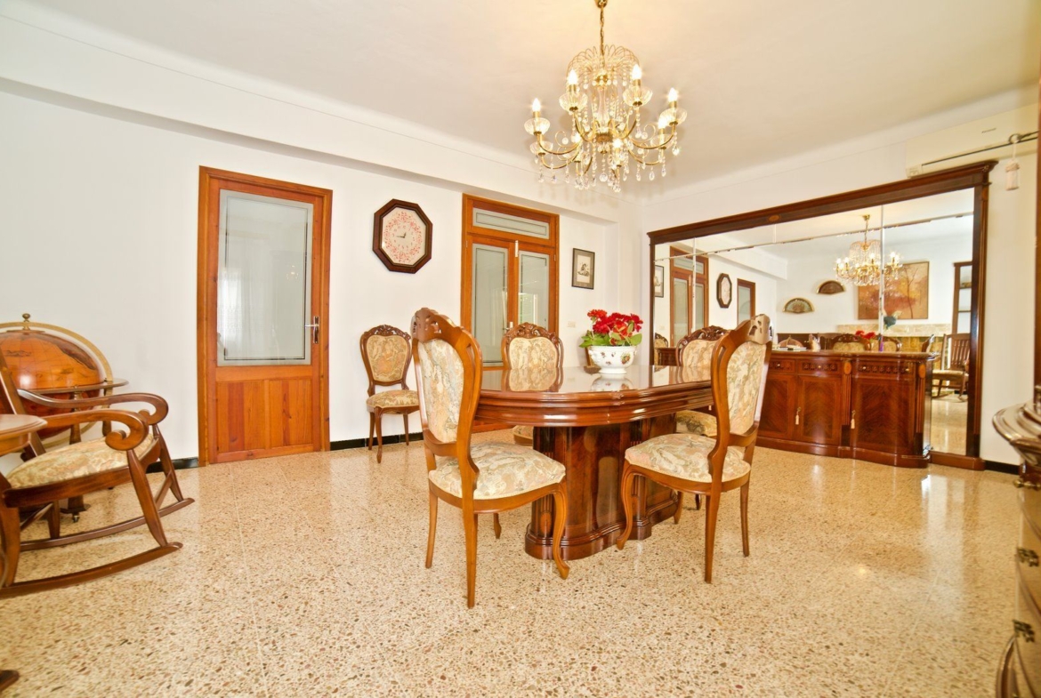Furnished Apartment with Terrace & Mountain Views for Rent in Montuïri