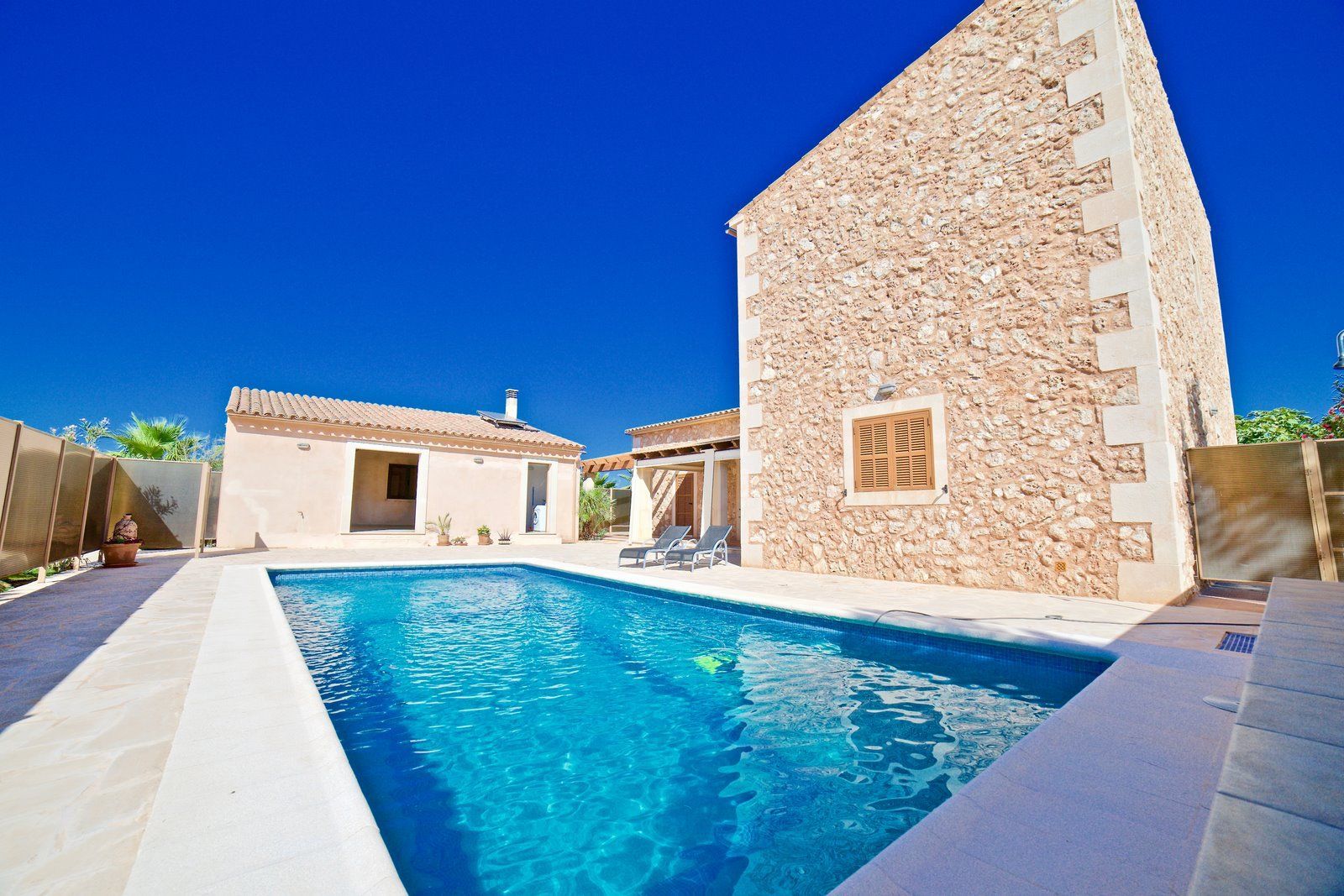 Country Home for Rent with Private Pool Near Campos