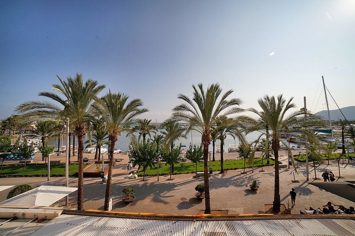 Piso en primera línea en el Puerto de Alcudia con vistas al mar