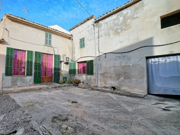 Casa de pueblo con jardín en Ses Salines · 214 m²
