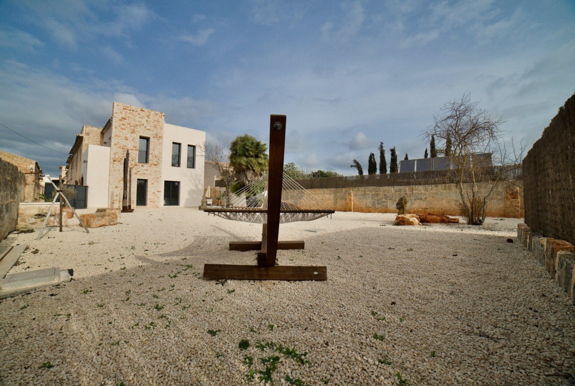 Renovated Townhouse with Garden & Pool in Santanyí