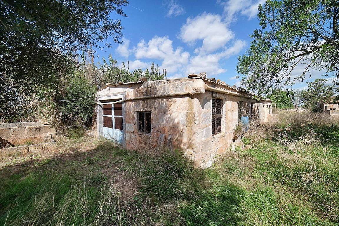 Casa de pueblo en Es Llombards con jardín y gran potencial