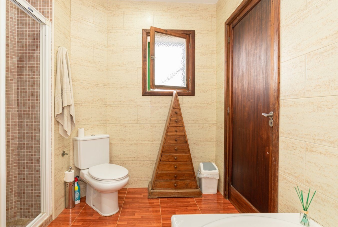 Dorfhaus mit Patio in Ses Salines, 5 Schlafzimmer, 216 m²