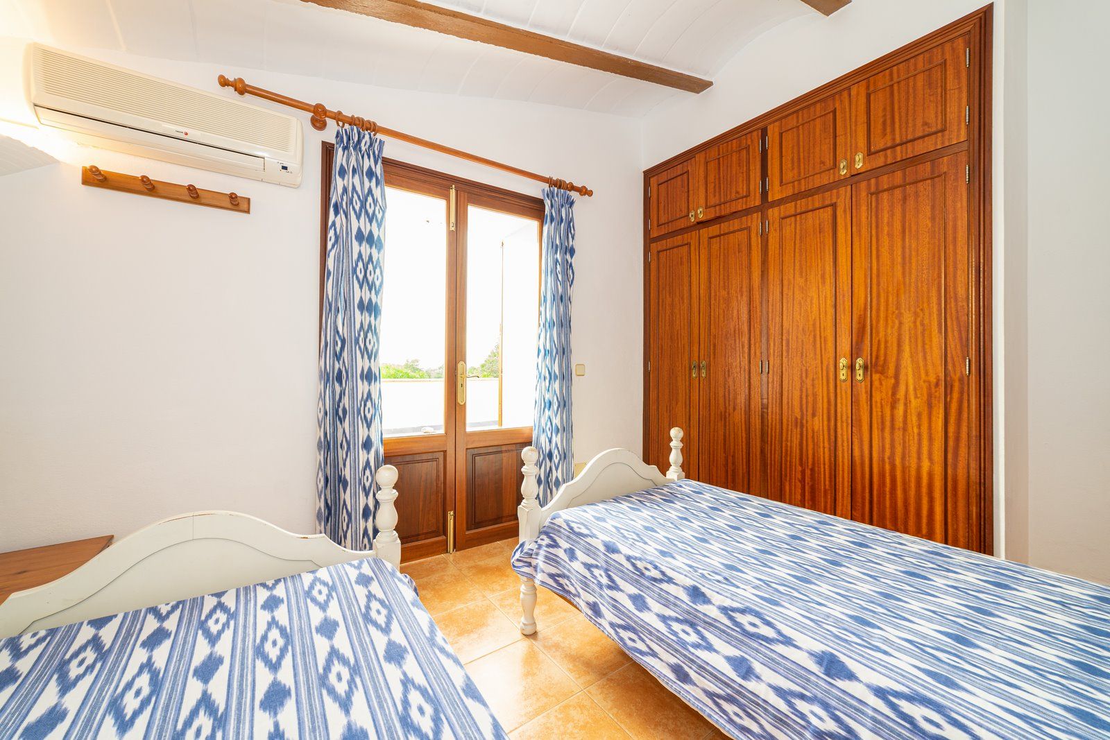 33-1229-Villasyfincasmallorca.jpg Country House with Pool Near C’as Concos, Felanitx