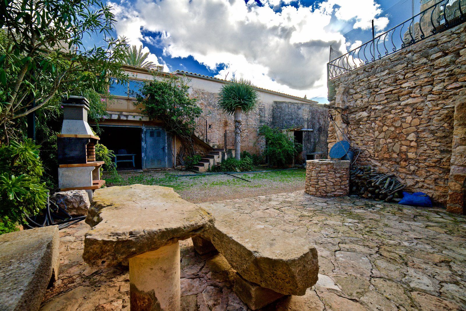 34-1180-Villasyfincasmallorca.jpg Charming Village House for Rent in Ses Salines with Garden