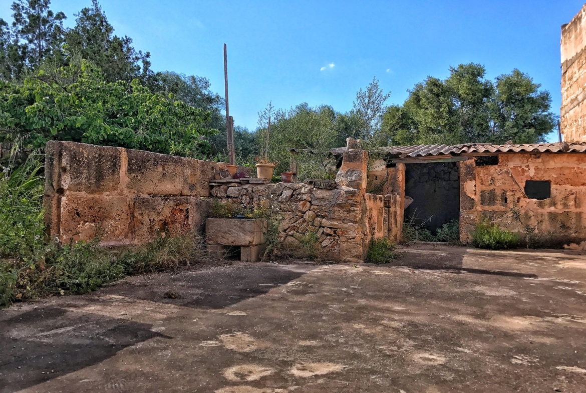 Casa de pueblo para reformar en el centro de Santanyí | 170 m²