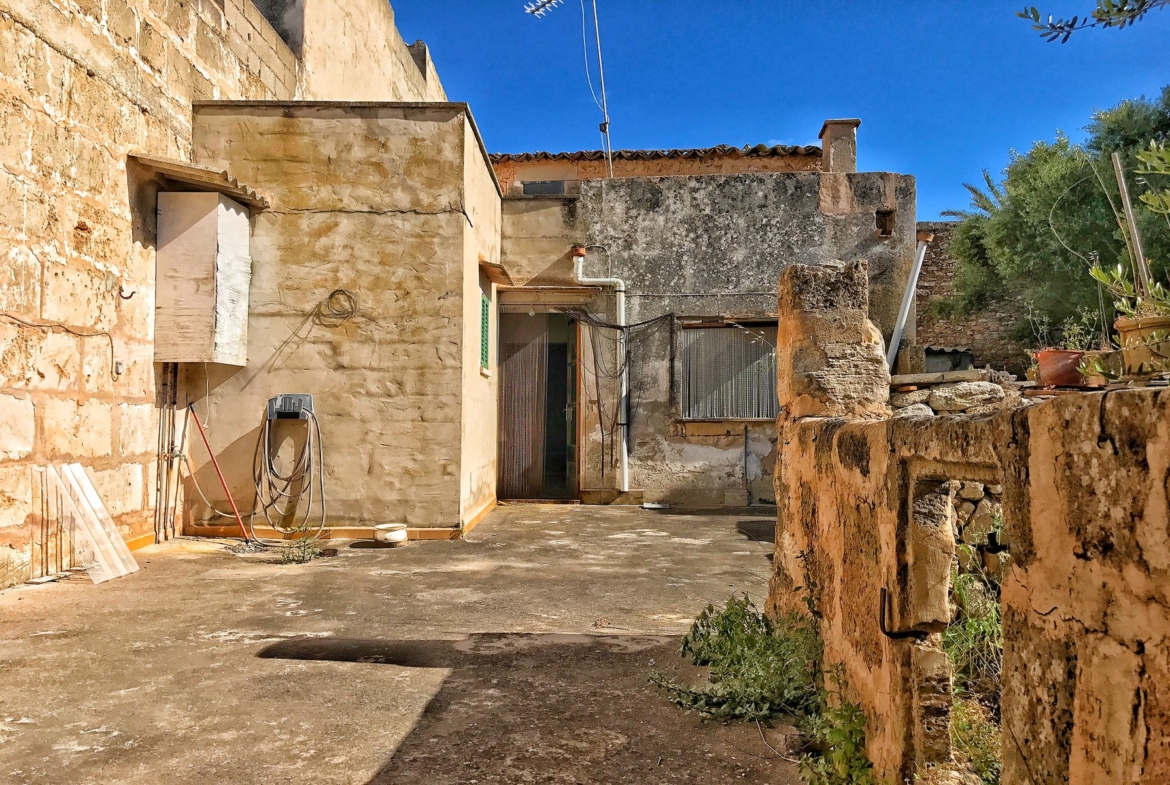 Casa de pueblo para reformar en el centro de Santanyí | 170 m²