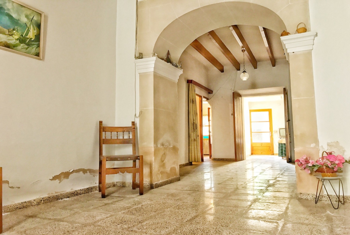 Casa de pueblo para reformar en el centro de Santanyí | 170 m²