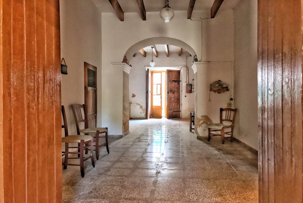 Casa de pueblo para reformar en el centro de Santanyí | 170 m²