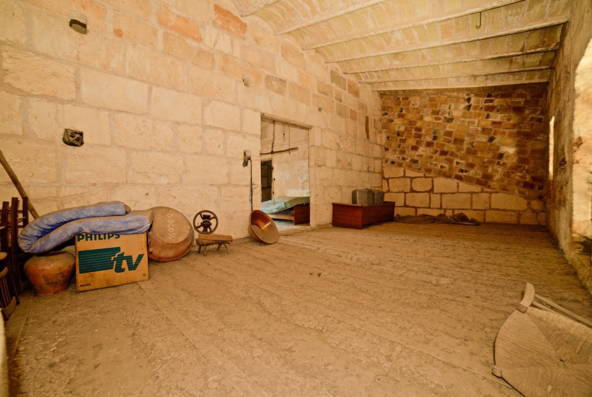 Stadthaus mit Garten und Garage in Campos, Mallorca