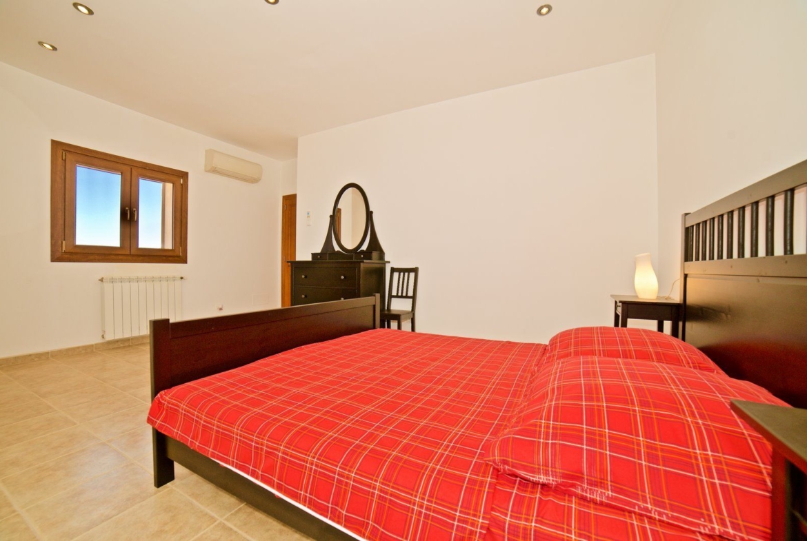 Country Home for Rent with Private Pool Near Campos