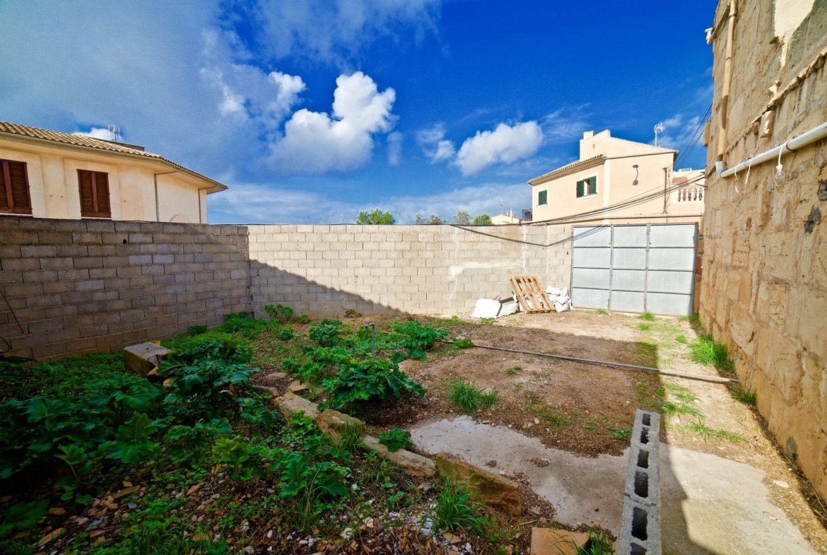 Casa de pueblo esquinera en Ses Salines con vistas al mar