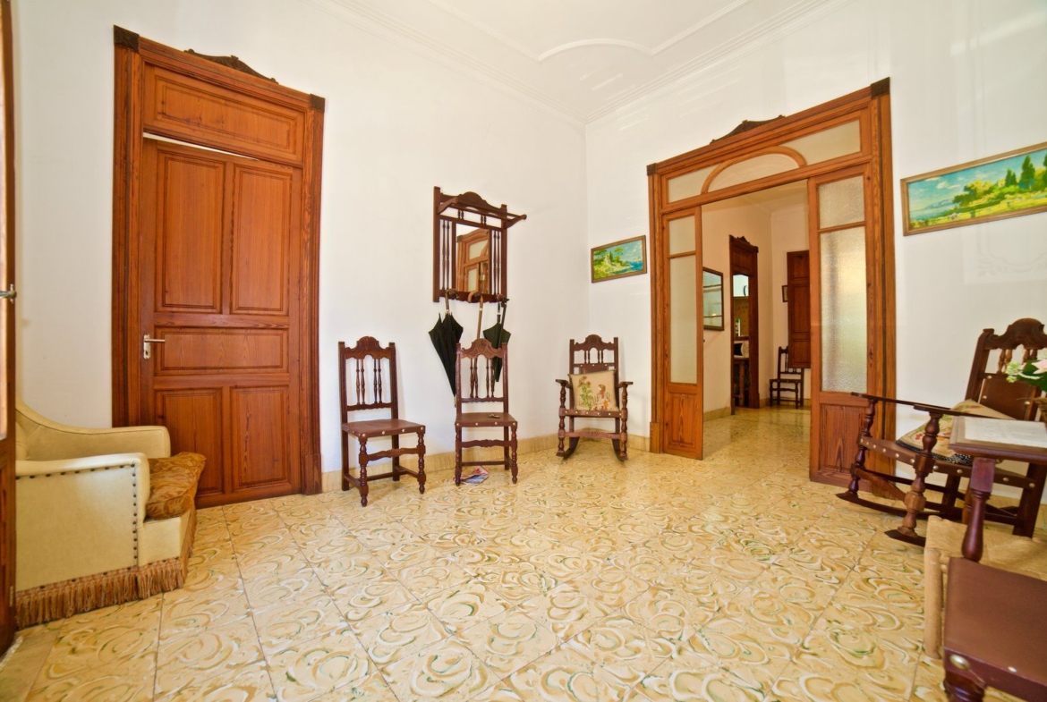 Stadthaus mit Garten und Garage in Campos, Mallorca