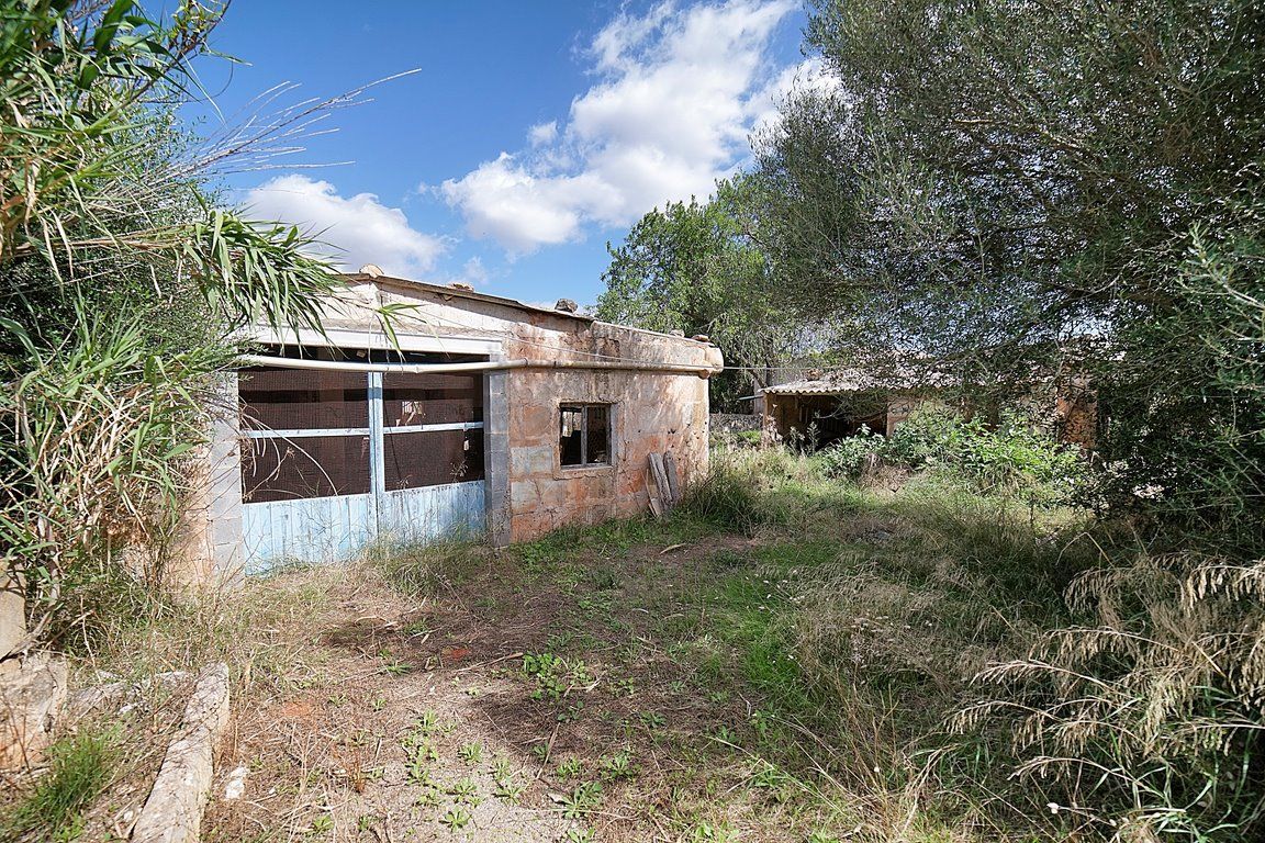 Casa de pueblo en Es Llombards con jardín y gran potencial