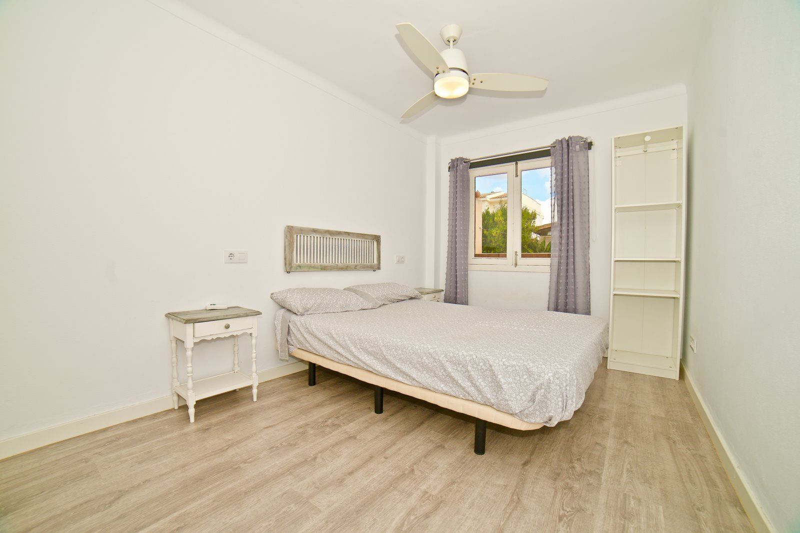 Planta baja reformada con terraza y vistas al mar en Colonia de Sant Jordi